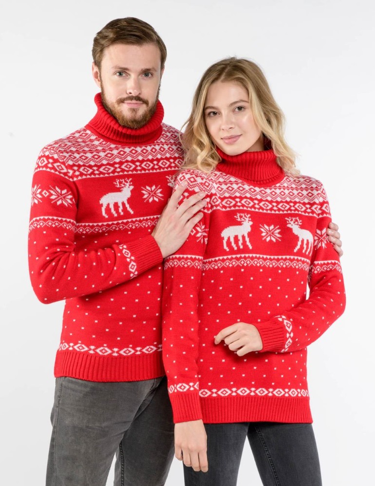 Мужской и женский свитеры с оленями - фото3