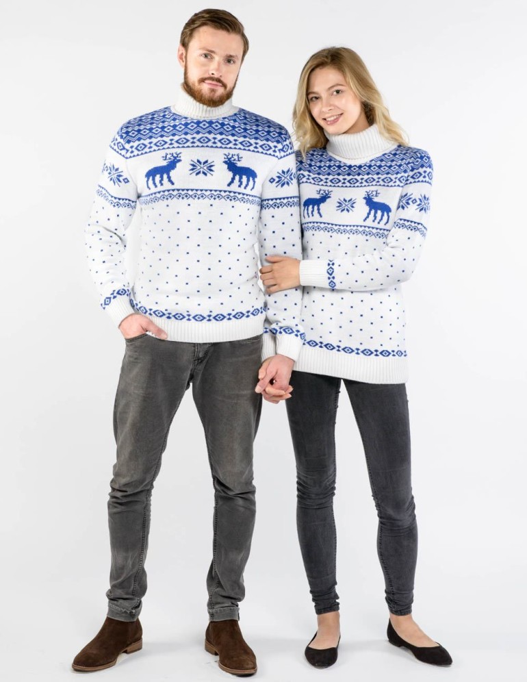 Мужской и женский свитеры с оленями - фото4