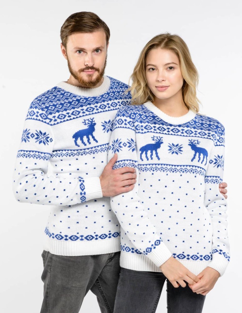 Мужской и женский свитеры с оленями - фото1