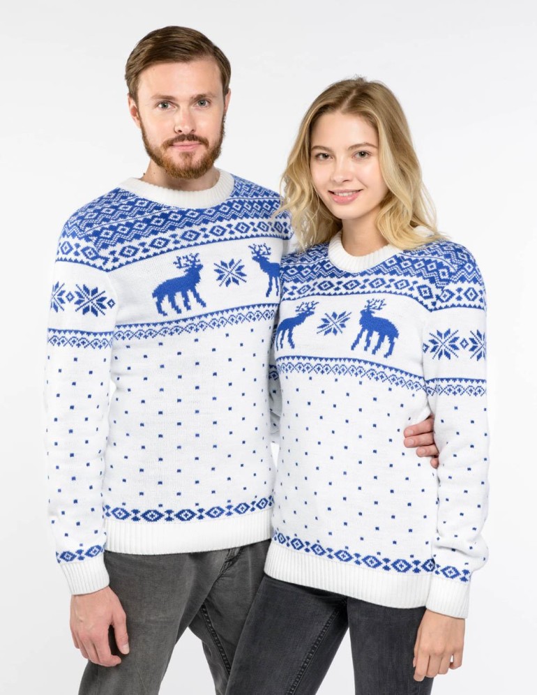 Мужской и женский свитеры с оленями - фото2