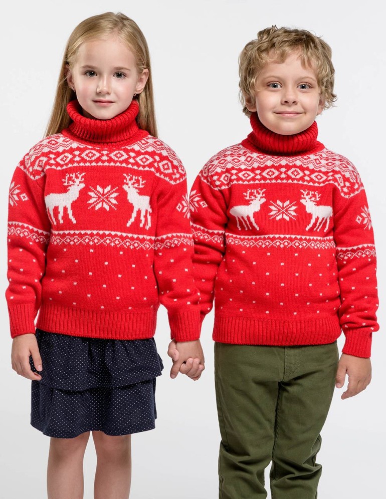 Детские парные свитеры с оленями - фото1