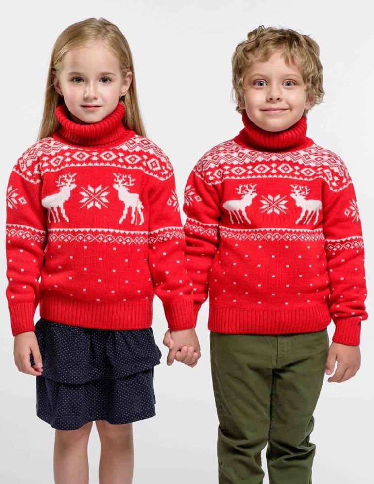 Детские парные свитеры с оленями - фото2