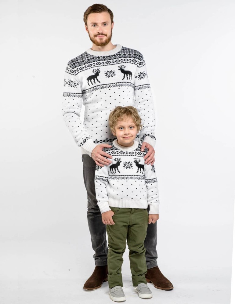 Свитеры с оленями для папы и сына - фото3