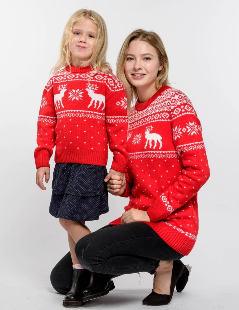 Свитеры с оленями для мамы и дочки - фото1
