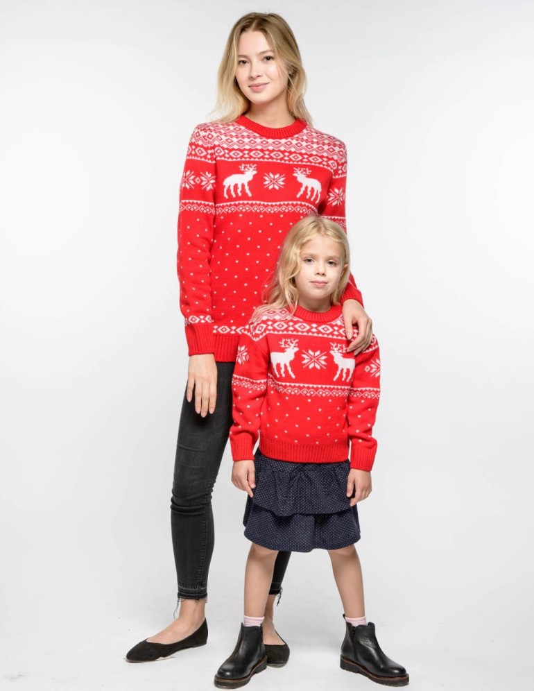 Свитеры с оленями для мамы и дочки - фото3