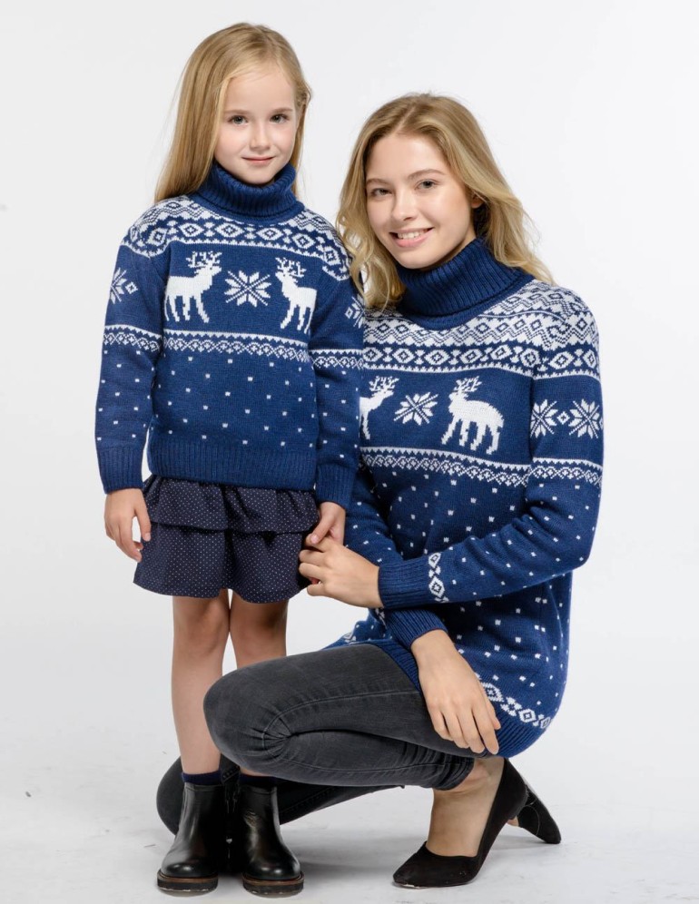 Свитеры с оленями для мамы и дочки - фото1