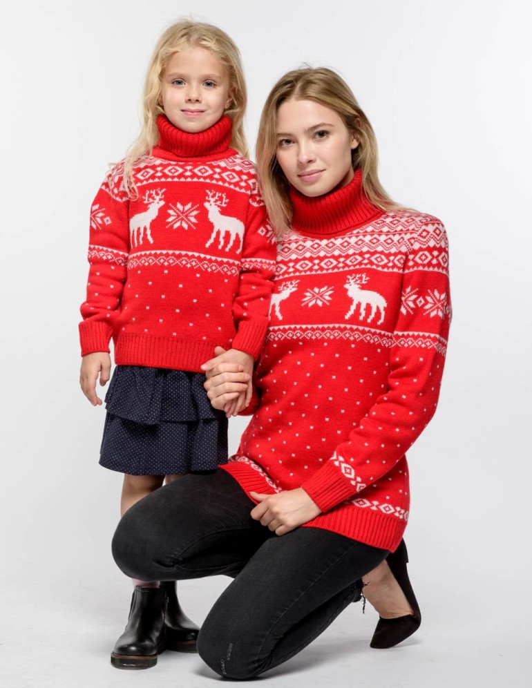 Свитеры с оленями для мамы и дочки - фото1