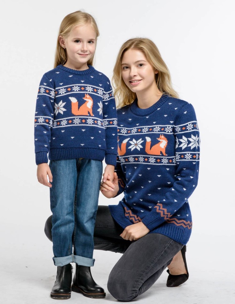 Свитеры с лисами для мамы и дочки - фото1