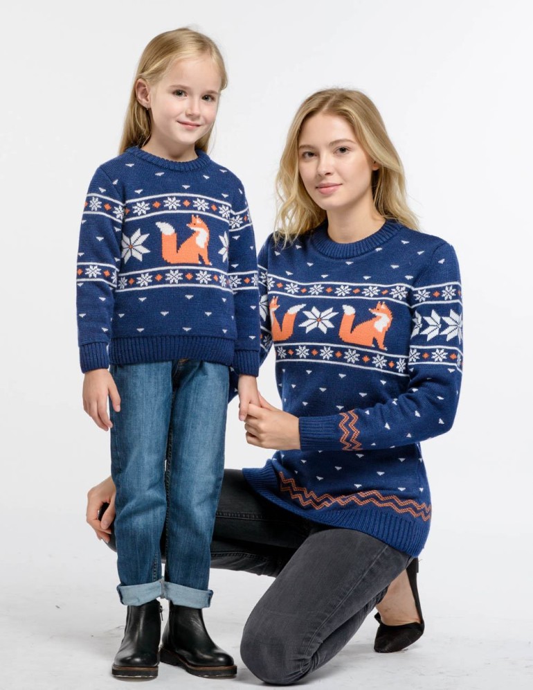 Свитеры с лисами для мамы и дочки - фото2