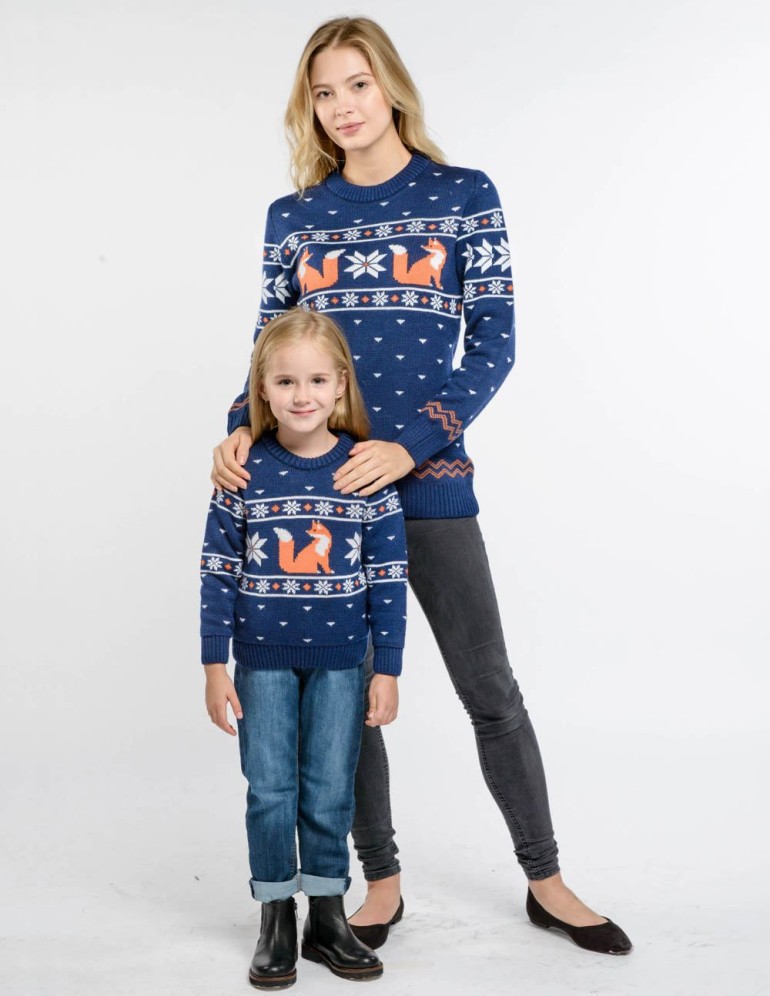 Свитеры с лисами для мамы и дочки - фото3