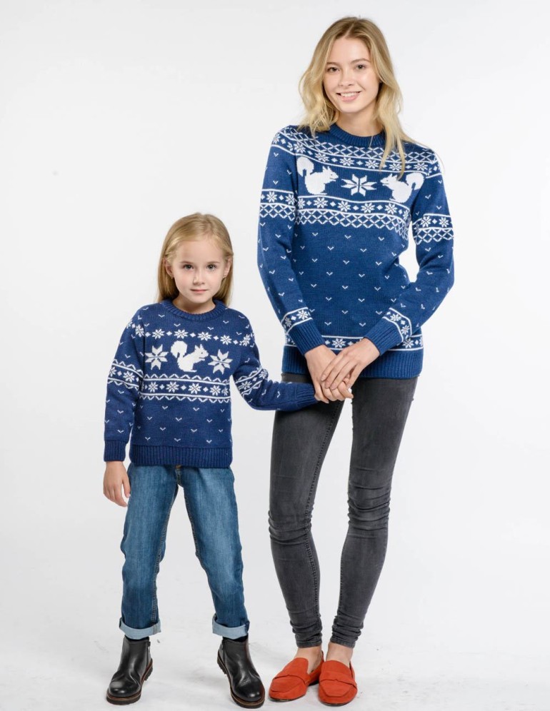 Свитеры с белками для мамы и дочки - фото4