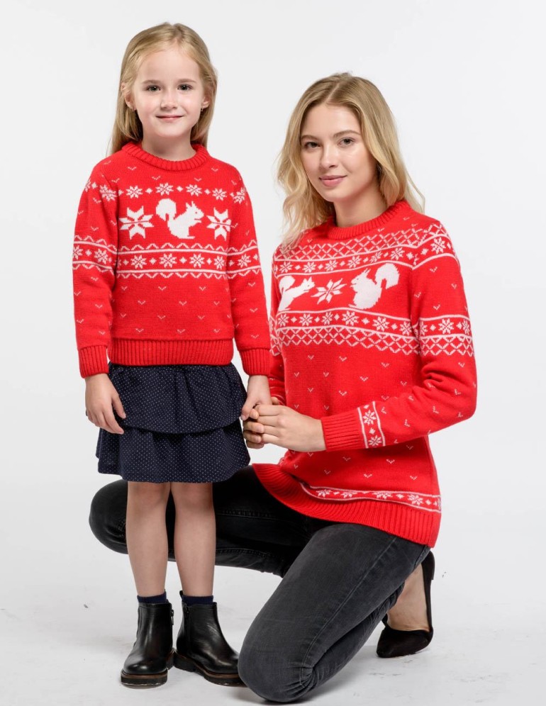 Свитеры с белками для мамы и дочки - фото1