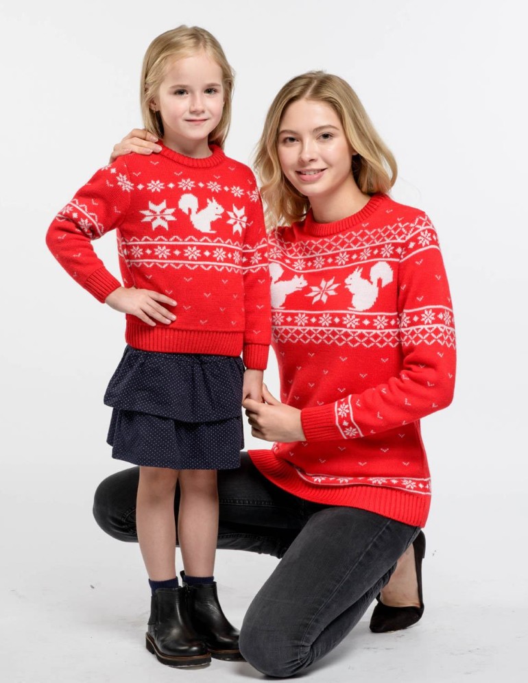 Свитеры с белками для мамы и дочки - фото2