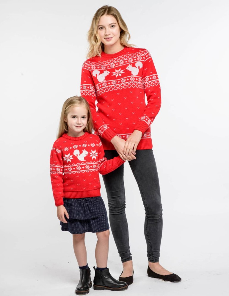 Свитеры с белками для мамы и дочки - фото3