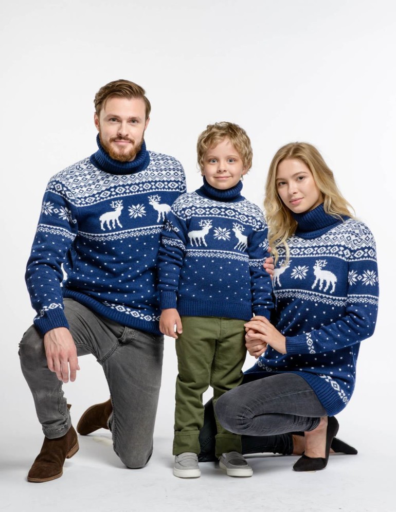 Свитеры с оленями для папы, мамы и ребёнка - фото1