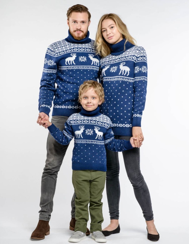 Свитеры с оленями для папы, мамы и ребёнка - фото2