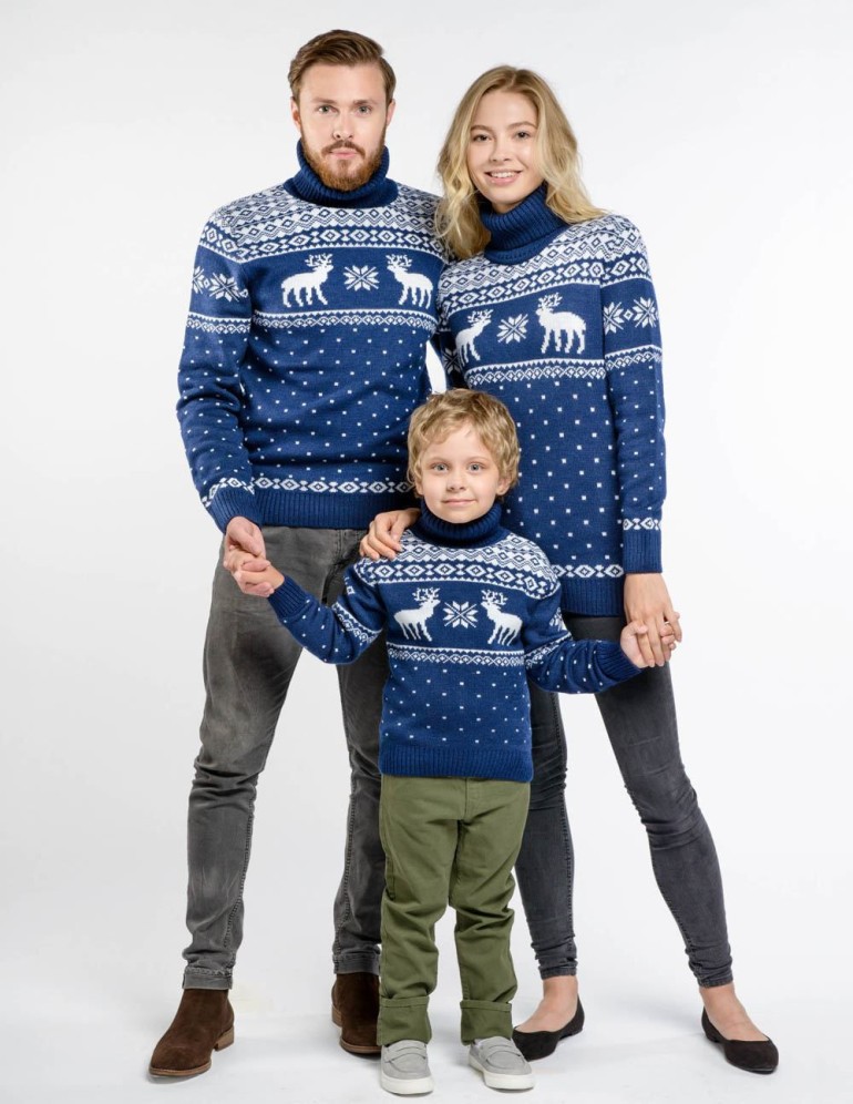 Свитеры с оленями для папы, мамы и ребёнка - фото4