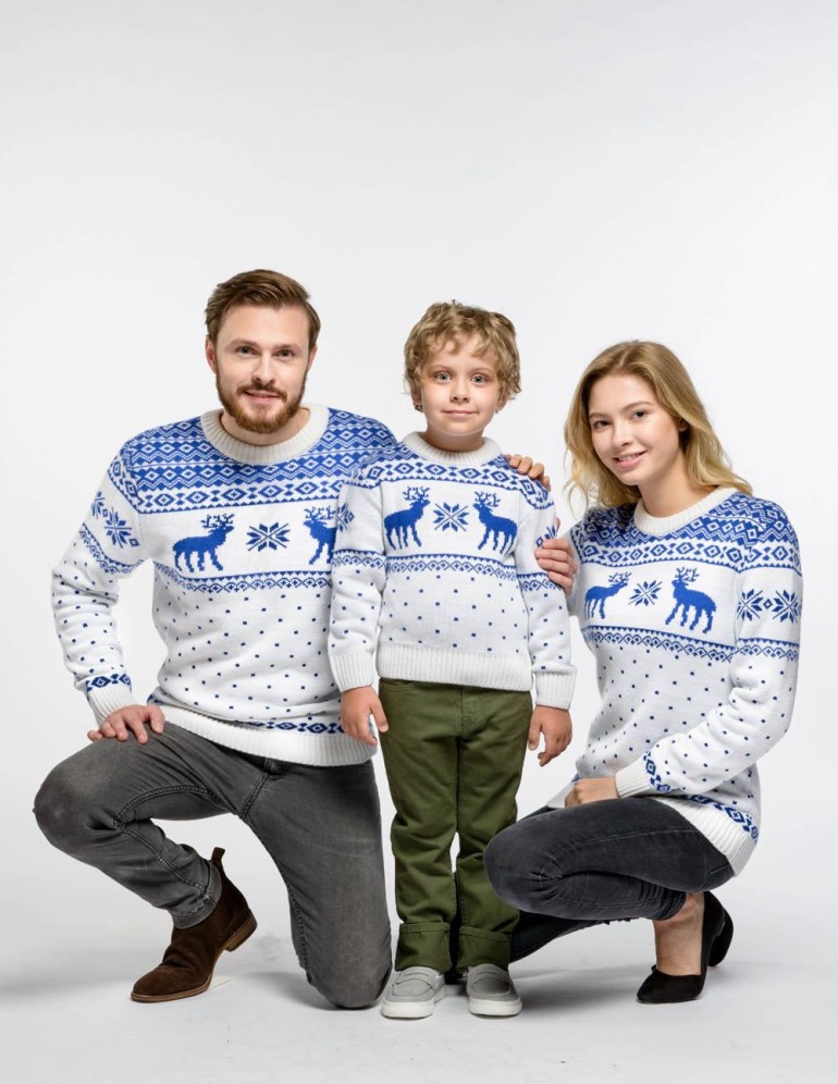 Свитеры с оленями для папы, мамы и ребёнка - фото1
