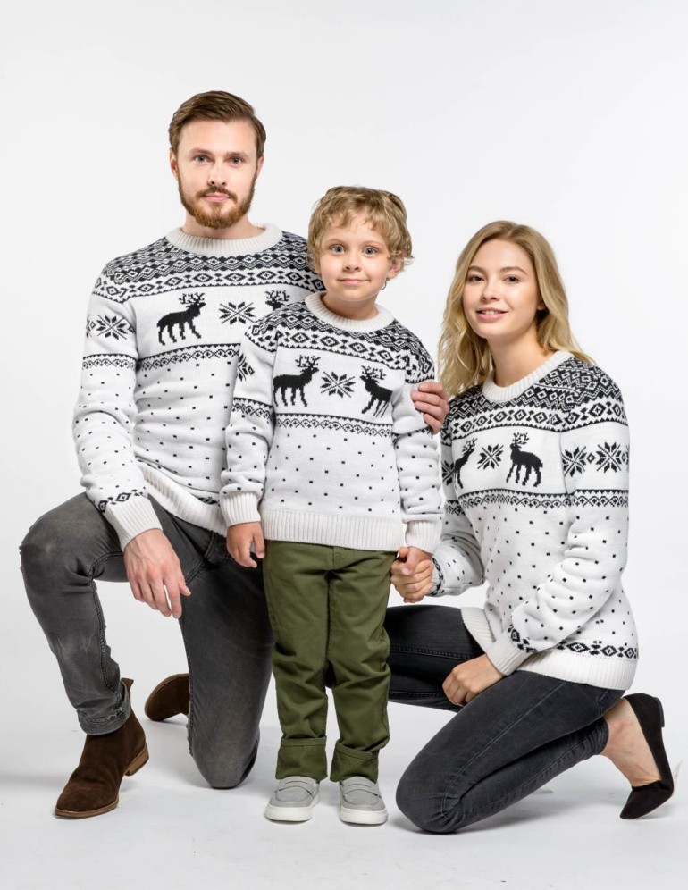 Свитеры с оленями для папы, мамы и ребёнка - фото1