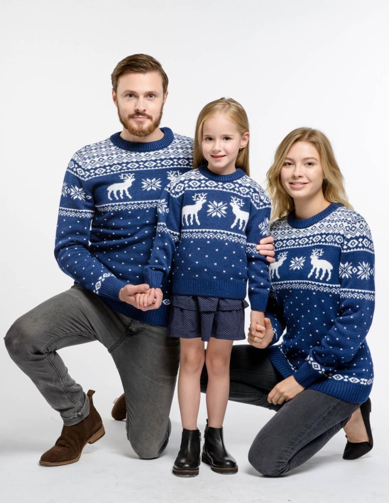 Свитеры с оленями для папы, мамы и ребёнка - фото1