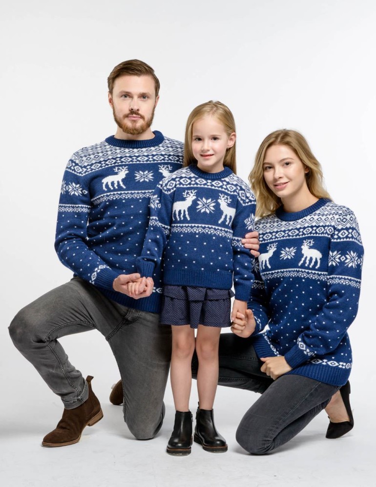 Свитеры с оленями для папы, мамы и ребёнка - фото2