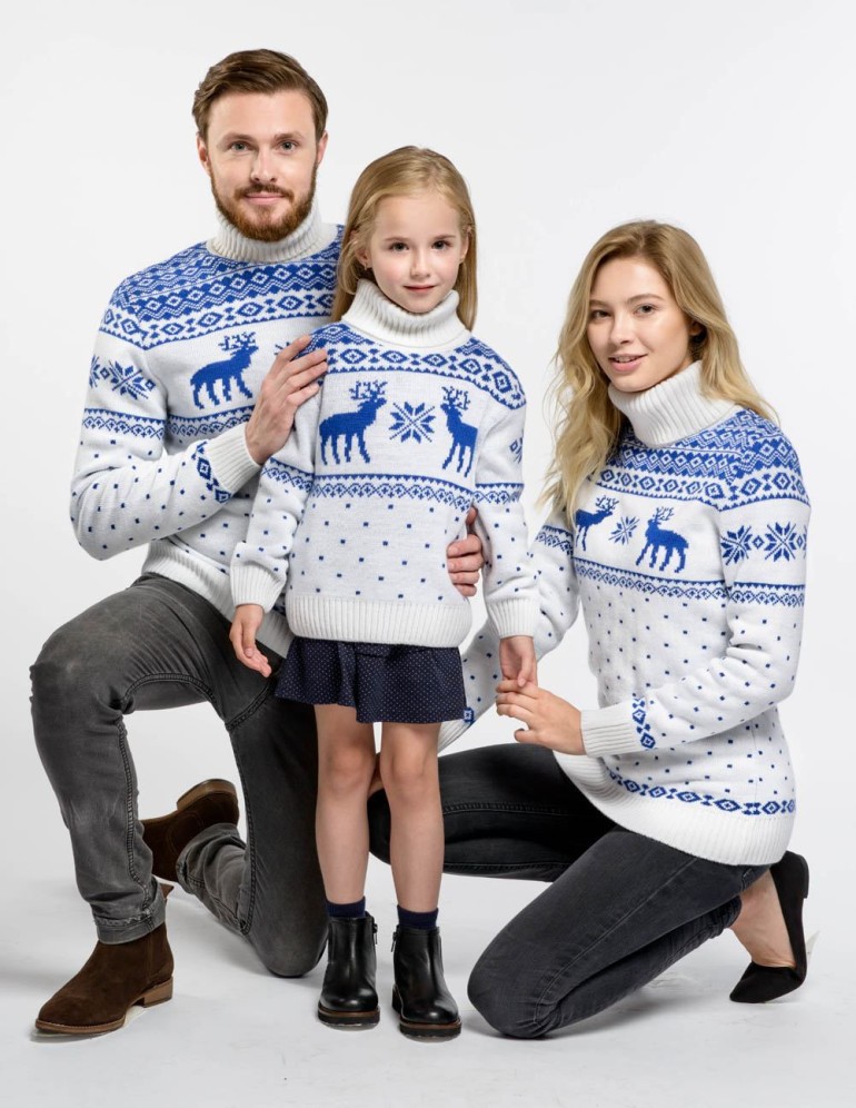 Свитеры с оленями для папы, мамы и ребёнка - фото2