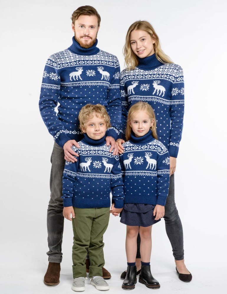 Свитеры с оленями для папы, мамы и двух детей - фото4