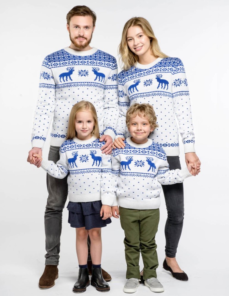 Свитеры с оленями для папы, мамы и двух детей - фото4
