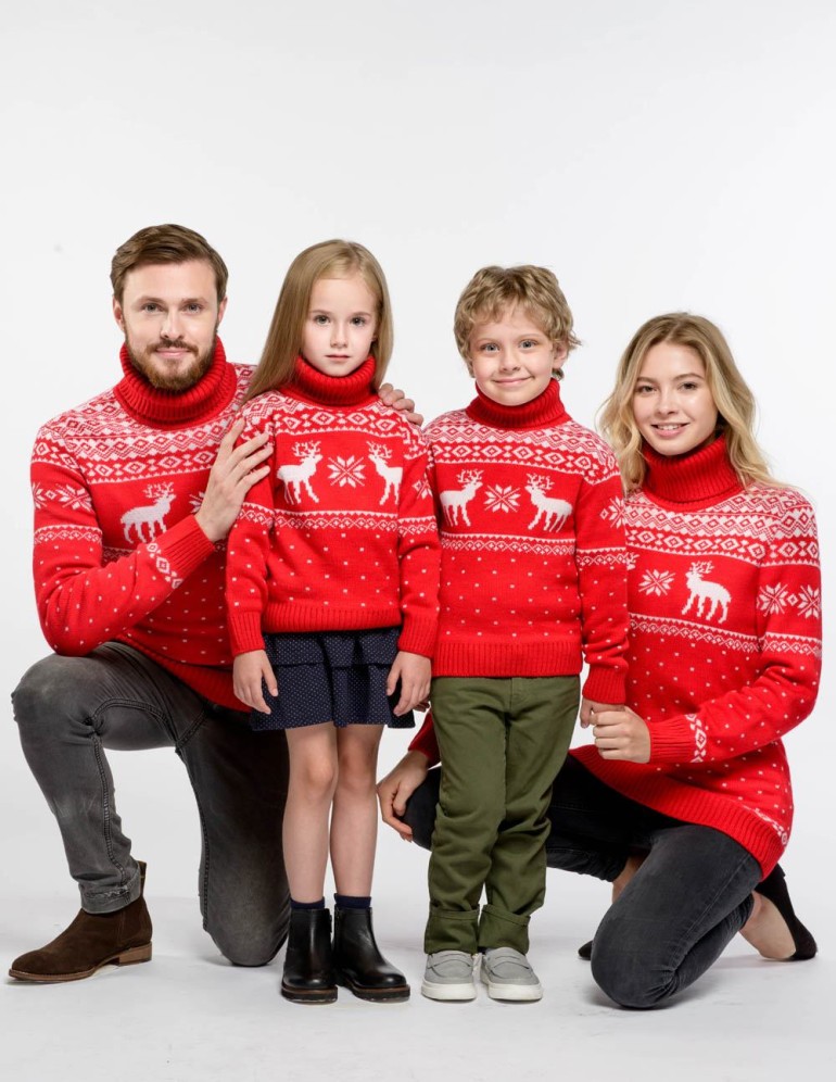 Свитеры с оленями для папы, мамы и двух детей - фото2