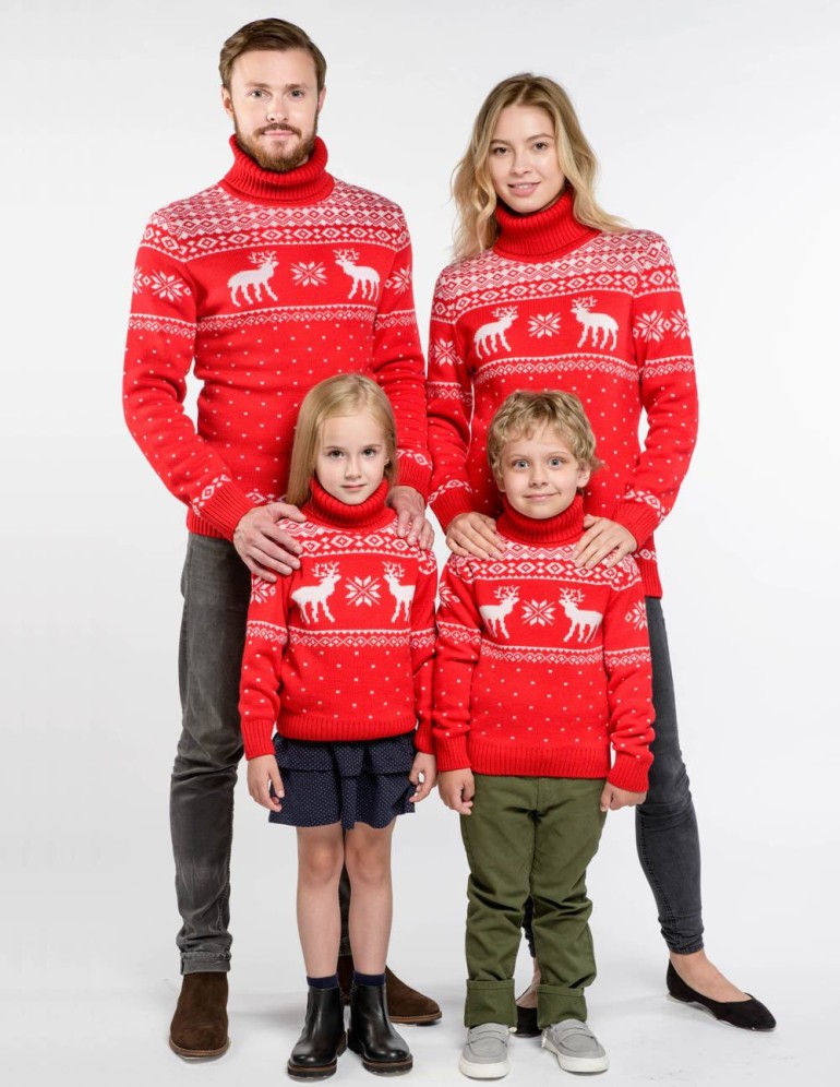 Свитеры с оленями для папы, мамы и двух детей - фото3