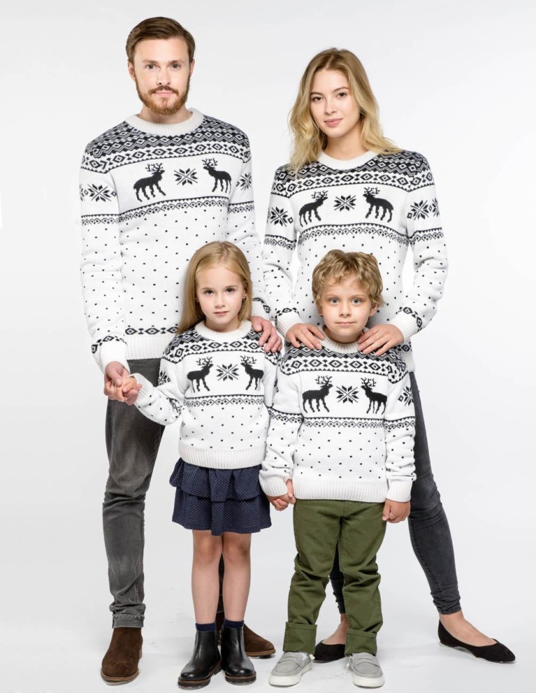 Свитеры с оленями для папы, мамы и двух детей - фото3