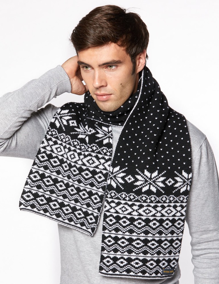 Мужской шарф со скандинавскими снежинками - фото1