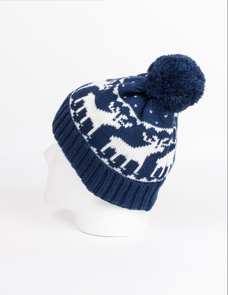 Женская шапка с оленями - фото4