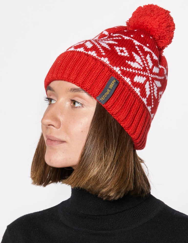 Женская шапка со скандинавскими снежинками - фото1