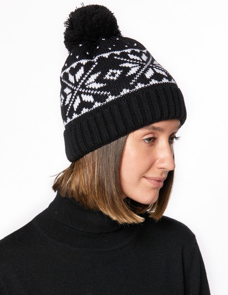 Женская шапка со скандинавскими снежинками - фото2