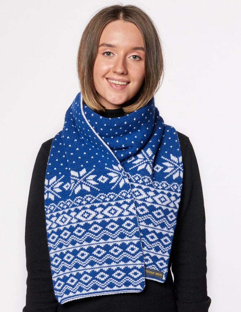 Женский шарф со скандинавскими снежинками - фото1