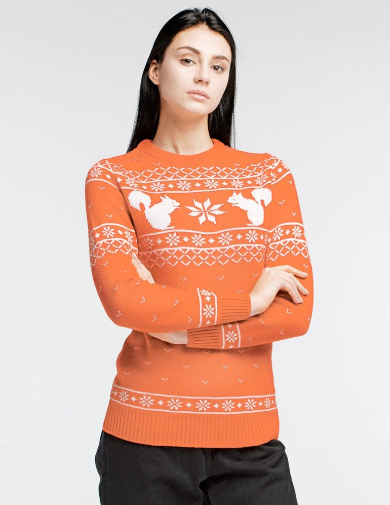 Женский свитер с белкой - фото2