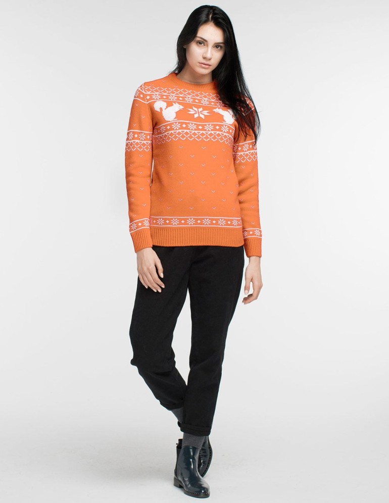 Женский свитер с белкой - фото4