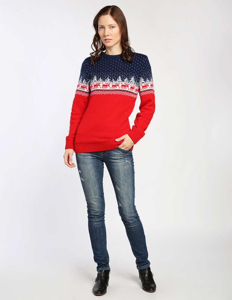 Женский свитер с оленями в лесу - фото4