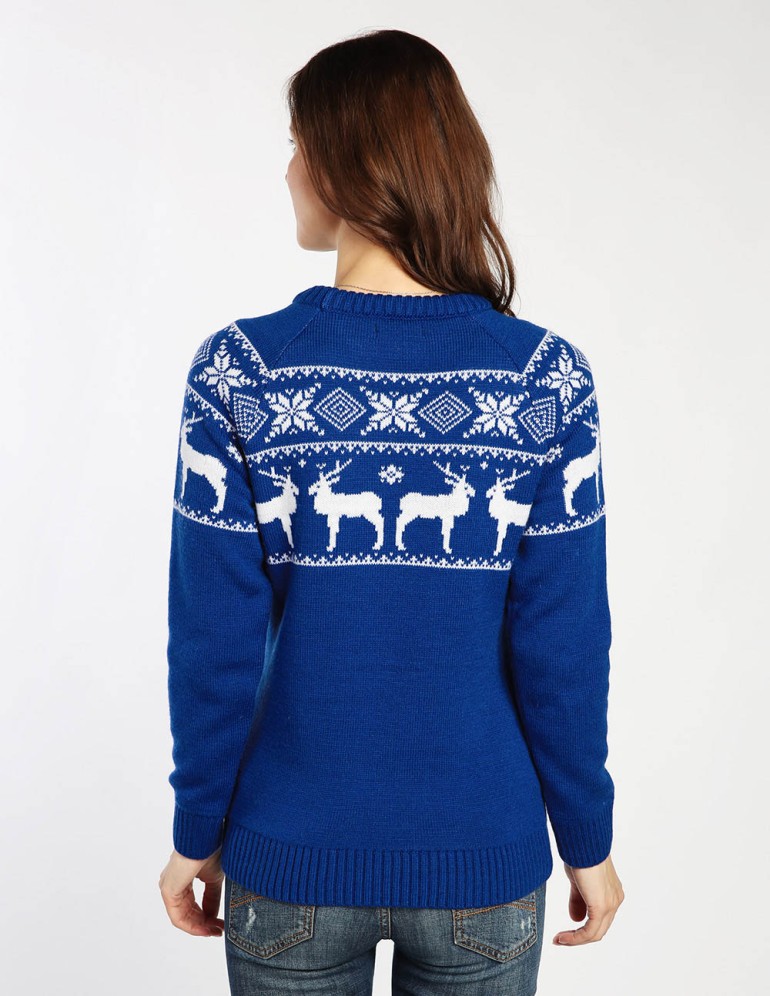 Женский свитер с оленями в ряд - фото3