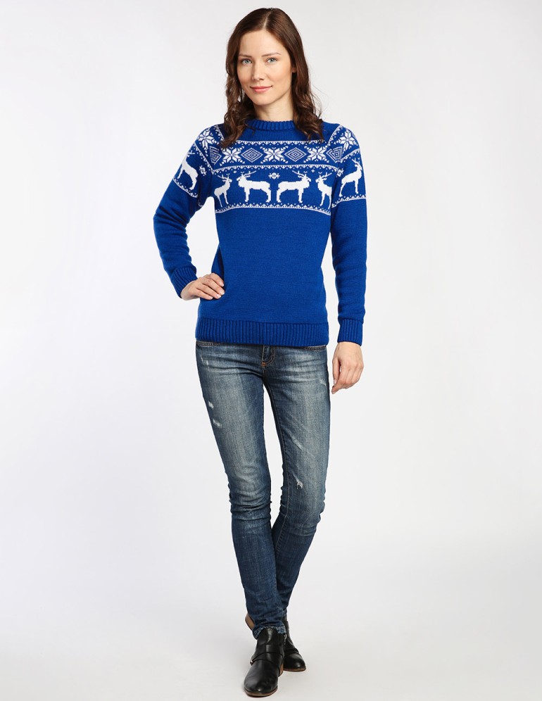 Женский свитер с оленями в ряд - фото4