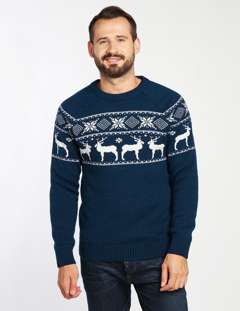 Мужской свитер с оленями в ряд - фото1
