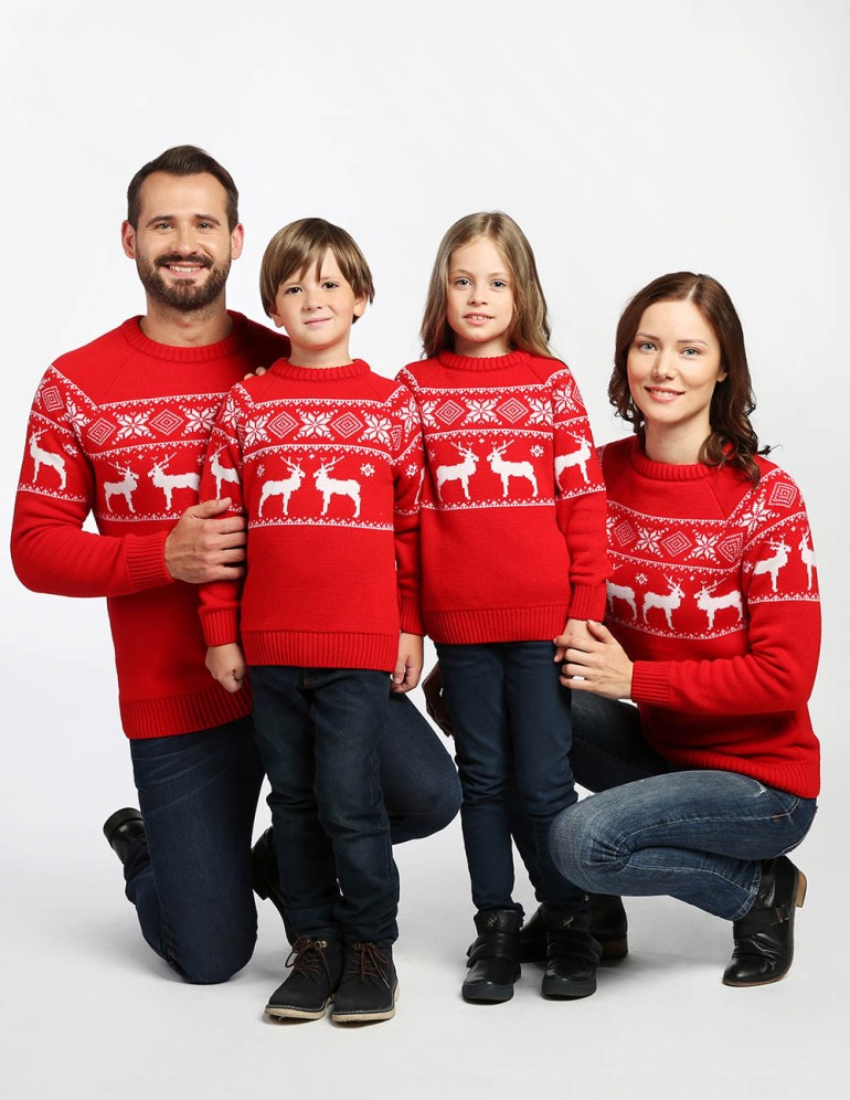 Свитеры с оленями в ряд для папы, мамы и двух детей - фото2