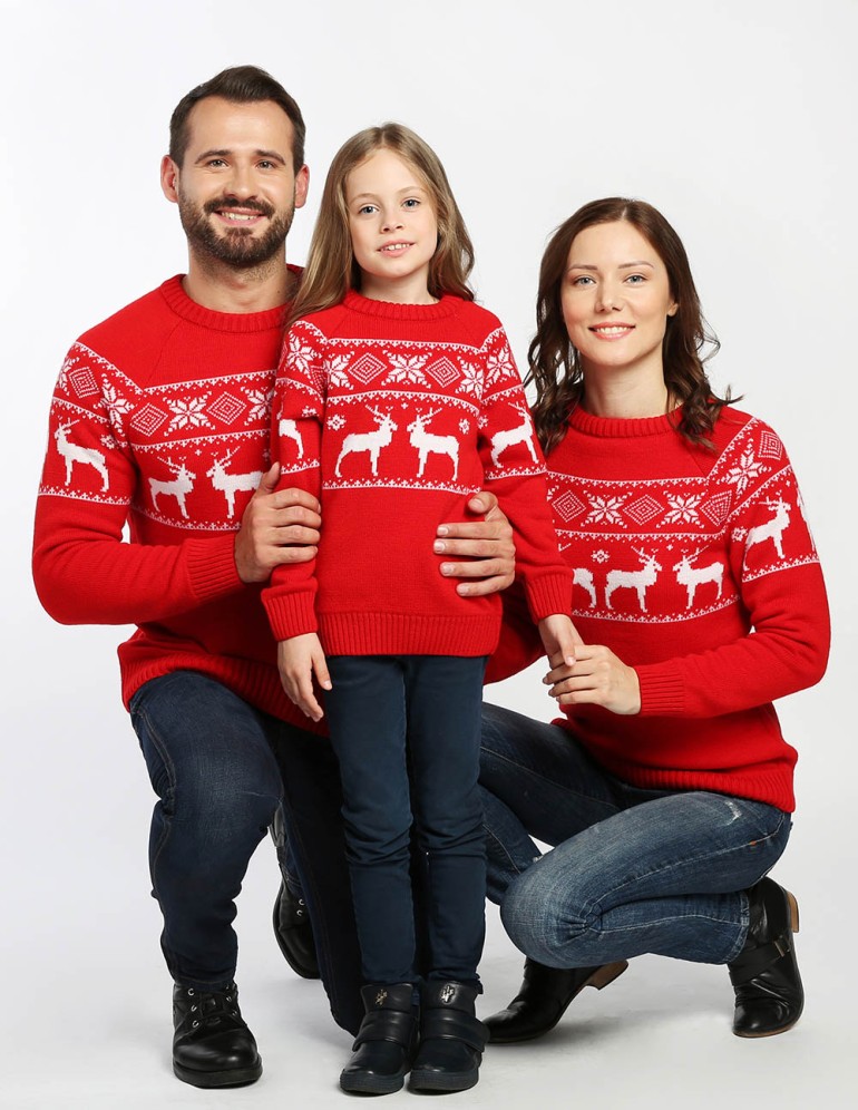 Свитеры с оленями в ряд для папы, мамы и ребёнка - фото1