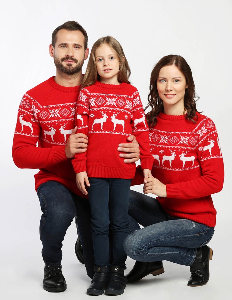 Свитеры с оленями в ряд для папы, мамы и ребёнка - фото2