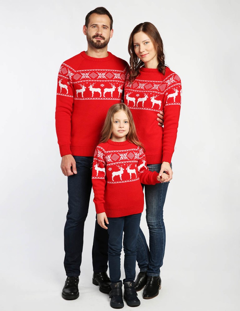 Свитеры с оленями в ряд для папы, мамы и ребёнка - фото4