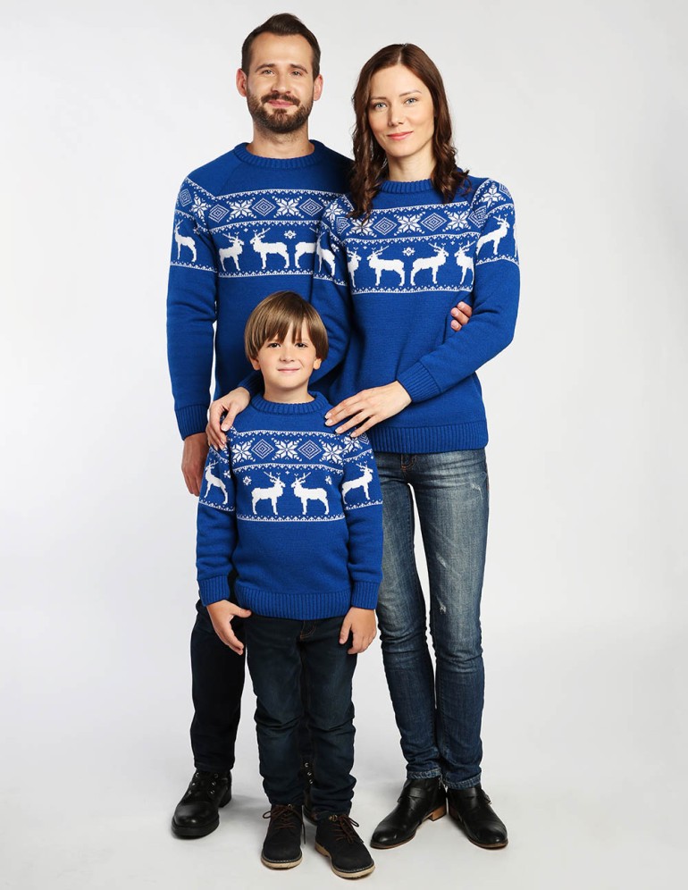 Свитеры с оленями в ряд для папы, мамы и ребёнка - фото3