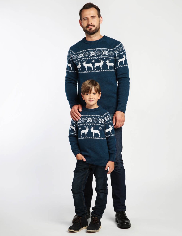 Свитеры с оленями в ряд для папы и сына - фото3