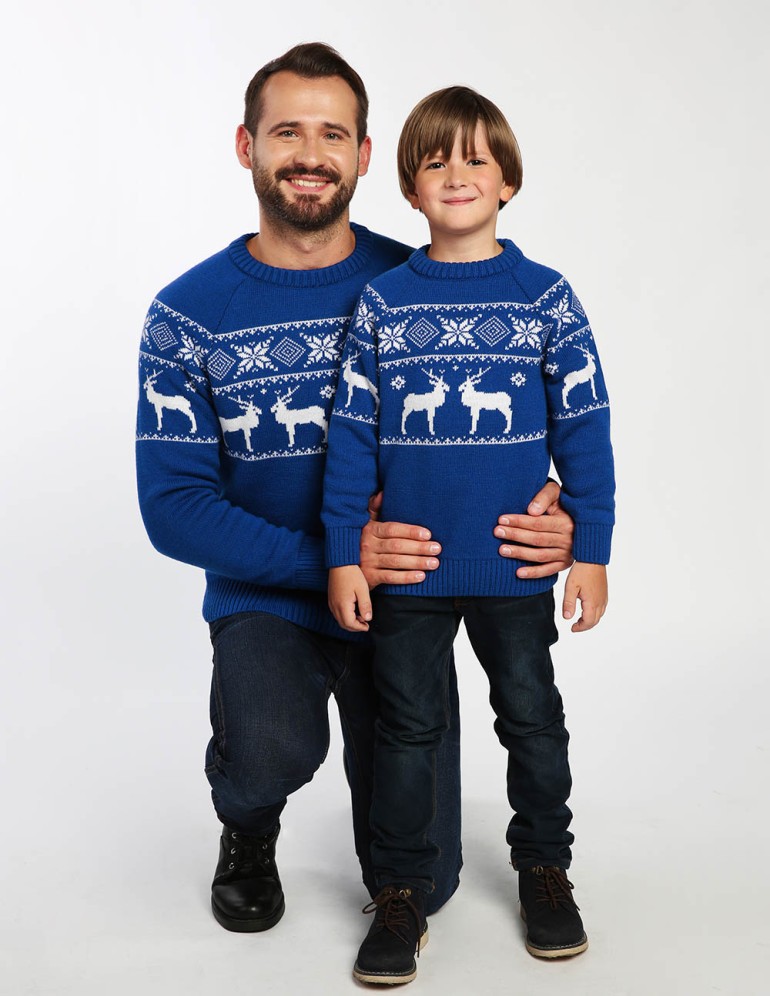Свитеры с оленями в ряд для папы и сына - фото1