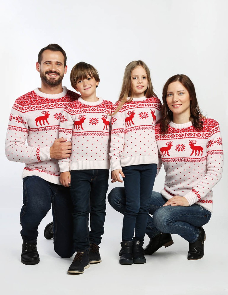 Свитеры с оленями для папы, мамы и двух детей - фото1